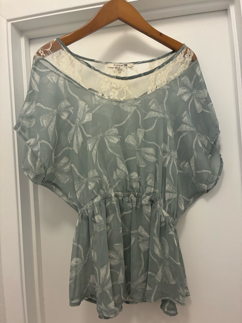 Forever 21 Light Grey Coquette Lace Peplum Top